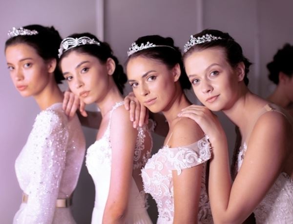 Свадебные платья, перья, бахрома: в Киеве состоялся Expo Wedding Fashion Ukraine 2019