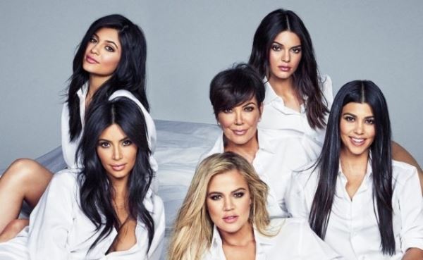Kardashian Kloset: сестры Кардашьян-Дженнер запускают онлайн-магазин, чтобы распродать свой гардероб